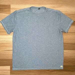 Vuori Shirt Mens 2XL XXL Blue Chambray Heather Strato Tech Performance Tee